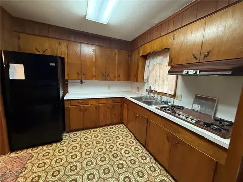 Kitchen - 1306 4th St SE, Springhill, LA 71075 photo 2 of 4
