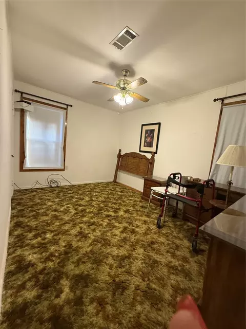 Bedroom - 1306 4th St SE, Springhill, LA 71075 photo 4 of 6