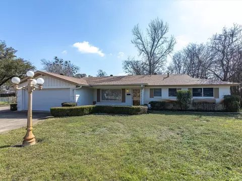 12 Stone Ct, Lakeside, TX 76108