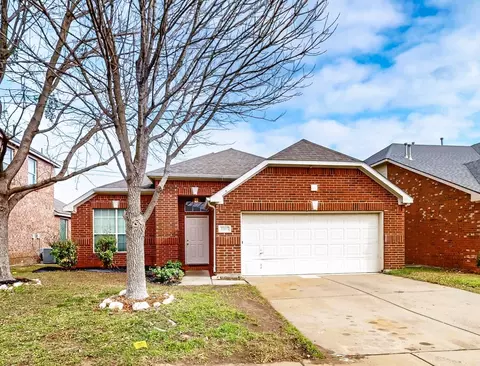 8905 Friendswood Dr, Fort Worth, TX 76123