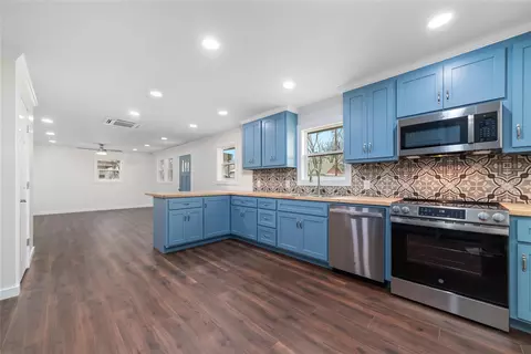 214 E 10th St, Coleman, TX 76834