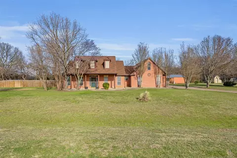120 S Bear Creek Ln, Cresson, TX 76035