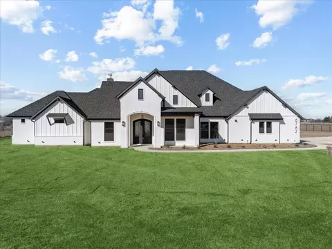 8782 Palmer Ln, Ponder, TX 76259