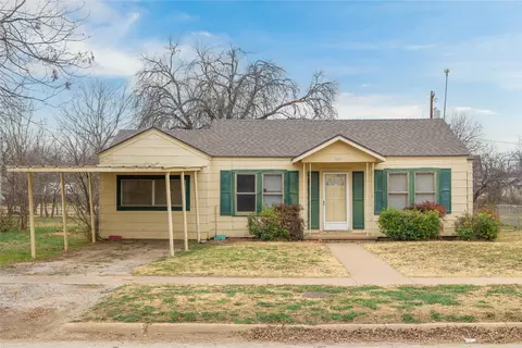 109 Hollywood St, Coleman, TX 76834