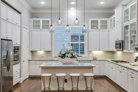 2141 Helsminster Dr, Dallas, TX 75201