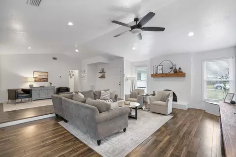 1800 J J Pearce Dr, Richardson, TX 75081