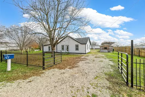 1445 Rogers Rd, Newark, TX 76071