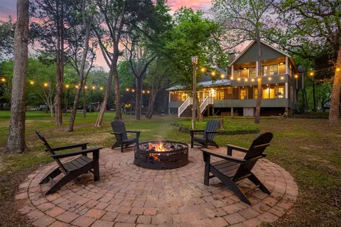 2000 N Lake Dr, Greenville, TX 75402