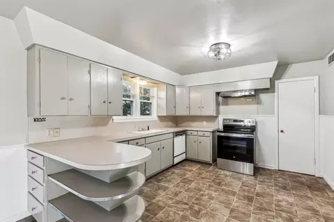 Kitchen - 214 Circle Dr, Cleburne, TX 76033 photo 2 of 3