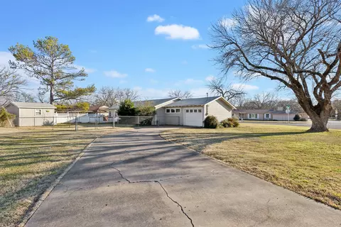 Exterior - 214 Circle Dr, Cleburne, TX 76033 photo 5 of 5