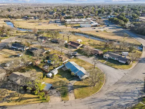 View/Area - 214 Circle Dr, Cleburne, TX 76033 photo 3 of 4