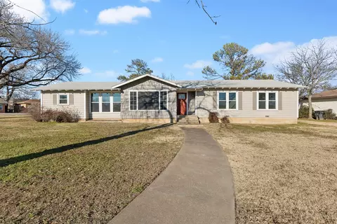 214 Circle Dr, Cleburne, TX 76033