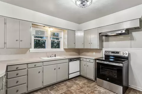Kitchen - 214 Circle Dr, Cleburne, TX 76033 photo 1 of 3
