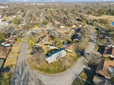 View/Area - 214 Circle Dr, Cleburne, TX 76033 photo 2 of 4