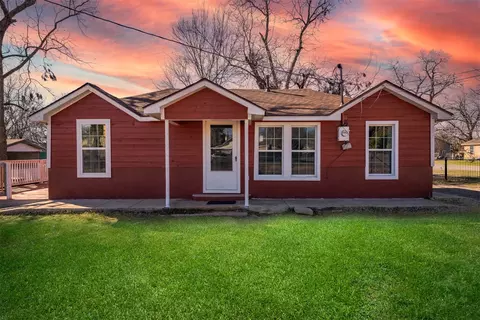 2541 N Masters Dr, Dallas, TX 75227
