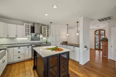 10016 Lake Gardens Dr, Dallas, TX 75218