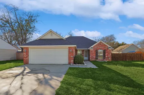 107 S 6th St, Sanger, TX 76266