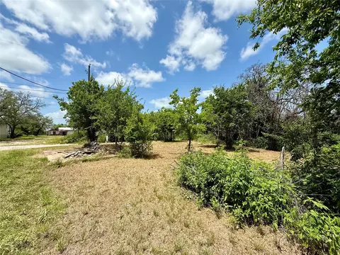 543 E Crews, Hamilton, TX 76531 photo 2