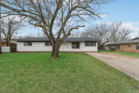 701 N Spears St, Alvarado, TX 76009