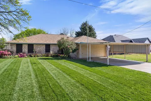 417 Sky Harbour Ct, Granbury, TX 76049