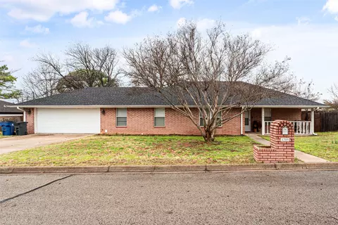 1309 4th St, Granbury, TX 76048