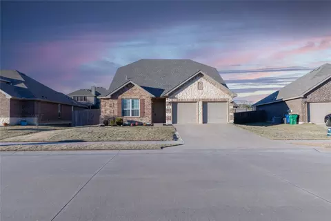 222 Hackney St, Waxahachie, TX 75165