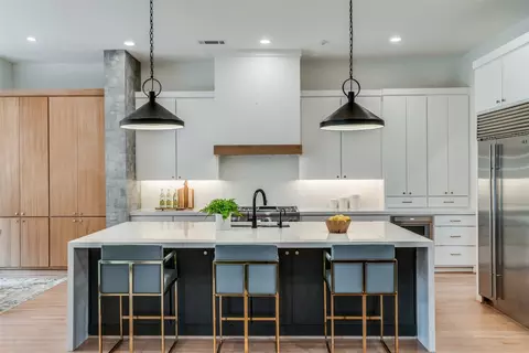 5922 Club Oaks Dr, Dallas, TX 75248