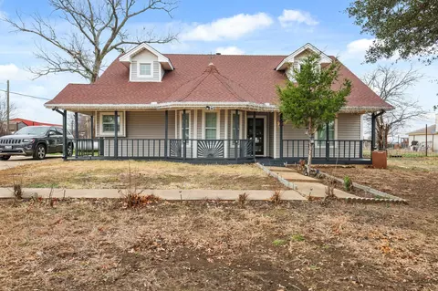 8401 Kelly Ln, Alvarado, TX 76009