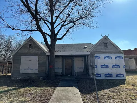 111 W Mesquite St, Coleman, TX 76834