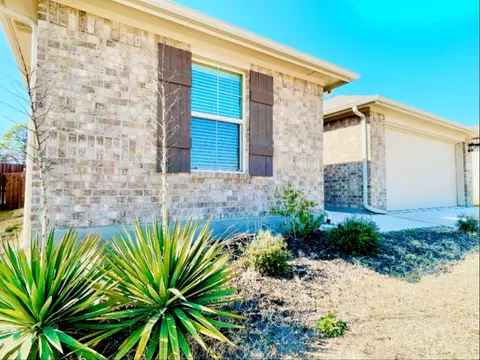 221 Asheville St, Azle, TX 76020