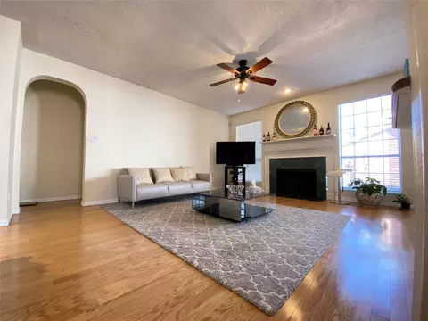 2210 Hunter Place Ln, Arlington, TX 76006