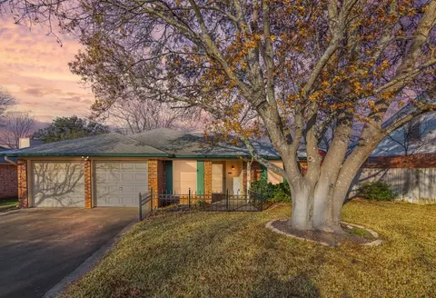 917 Park Place Blvd, Midlothian, TX 76065