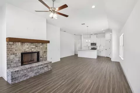 1013 Springfield Rd, Springtown, TX 76082 photo 3