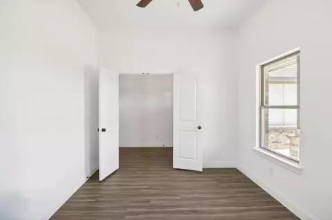 1013 Springfield Rd, Springtown, TX 76082 photo 9