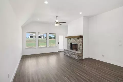 1013 Springfield Rd, Springtown, TX 76082 photo 8