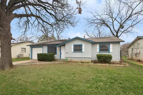 7233 Van Natta Ln, Fort Worth, TX 76112