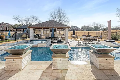 9718 Castleroy Ln, Rowlett, TX 75089