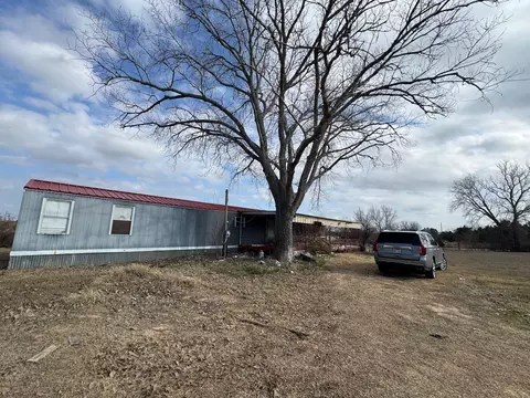 8805 N Peaceful Ct, Granbury, TX 76048
