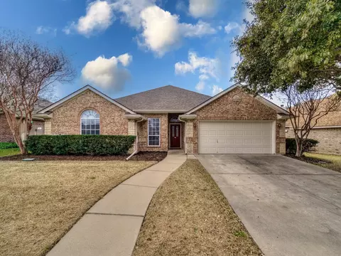 821 Grace Ln, Saginaw, TX 76179