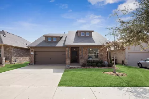 517 Hogan Dr, Denton, TX 76210