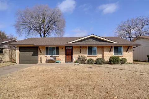 733 Tanglewood Dr, Hurst, TX 76053
