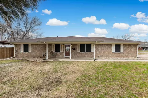 700 SW 8th St, Cooper, TX 75432