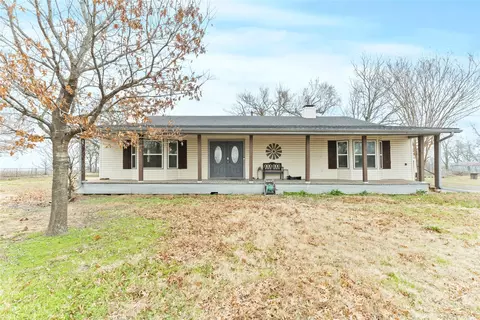 302 East St, Nevada, TX 75173