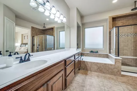 Bath - 401 Devonshire Dr, Prosper, TX 75078 photo 2 of 5