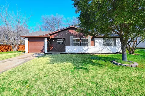 3041 Old North Rd, Farmers Branch, TX 75234