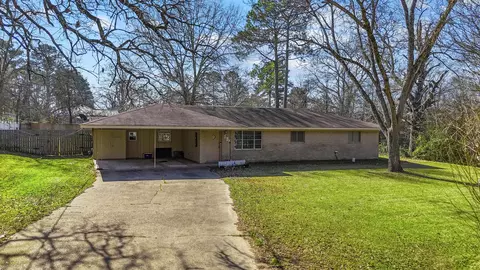 134 E Adams St, Beckville, TX 75631