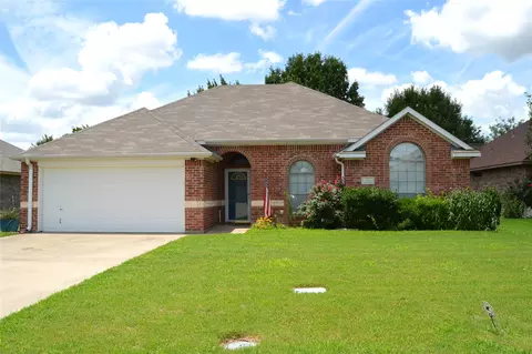 137 Birdsong Ln, Terrell, TX 75160