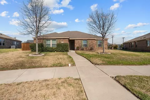 761 Skyflower Dr, Desoto, TX 75115