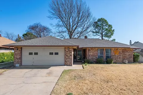 1304 Brookfield Ln, Mansfield, TX 76063