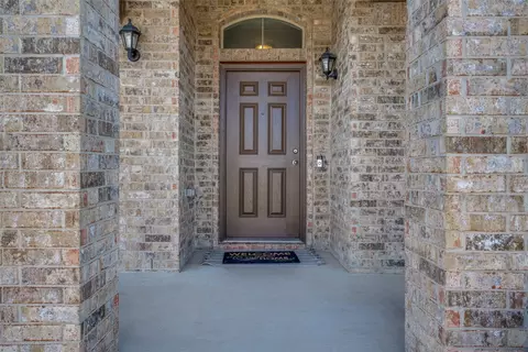 404 Saratoga Dr, Ponder, TX 76259